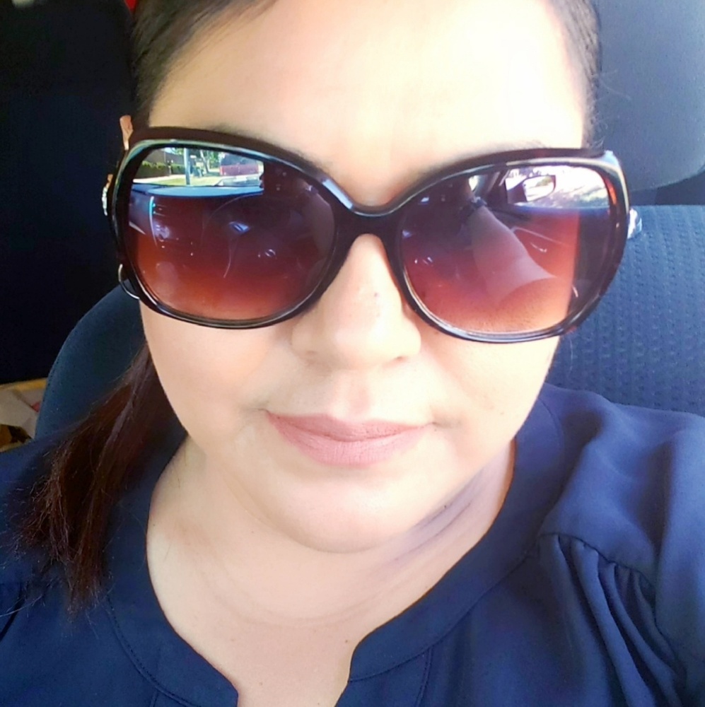 Meet your Posher, Juanita